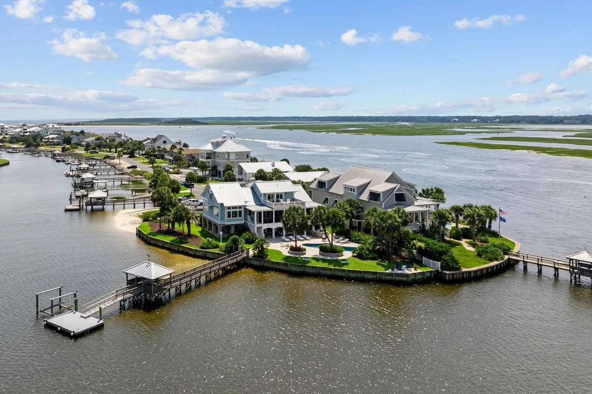 Pop-a-Cork: Waterfront Retreat in Gated Community #138