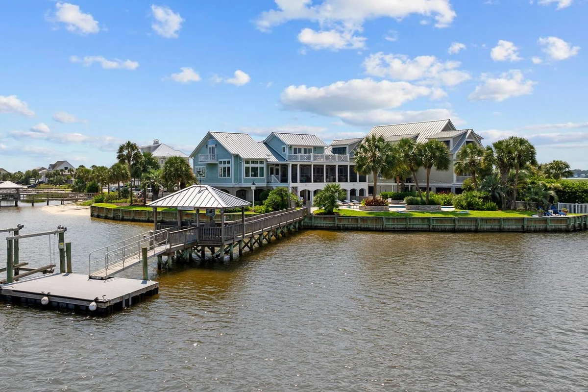 Pop-a-Cork: Waterfront Retreat in Gated Community #171