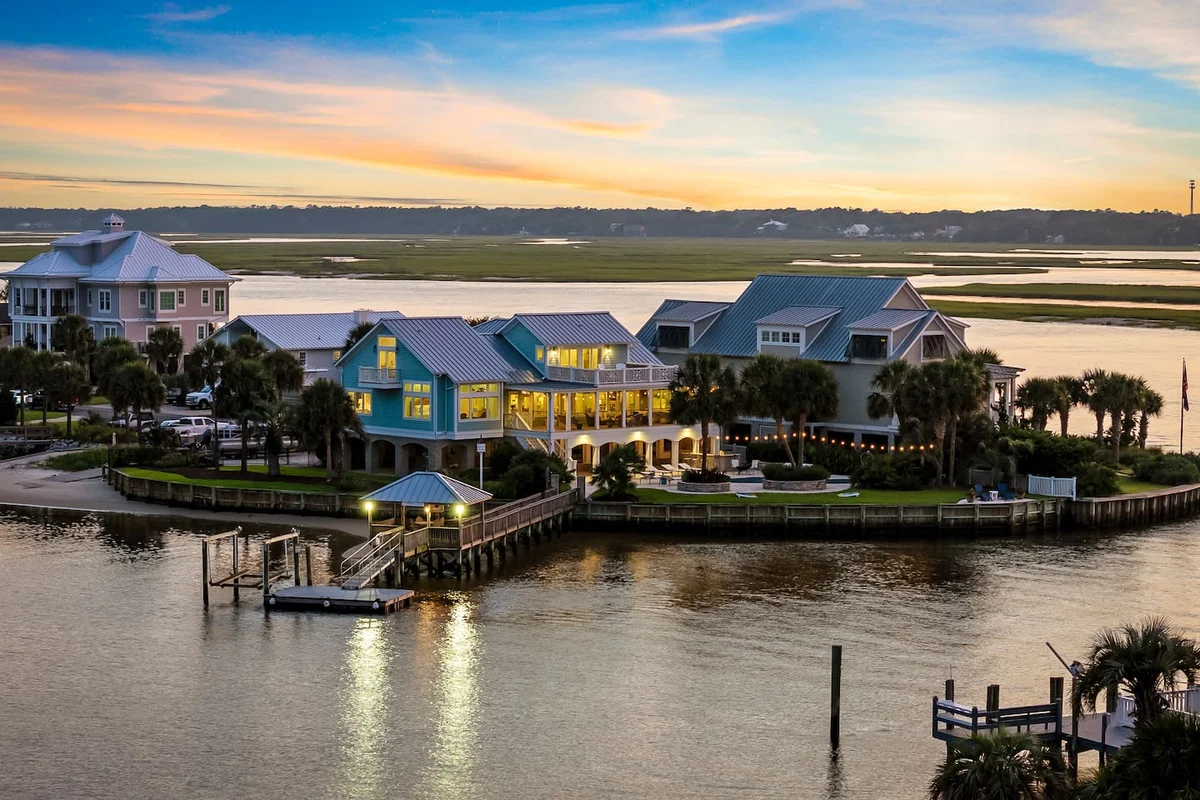 Pop-a-Cork: Waterfront Retreat in Gated Community #268