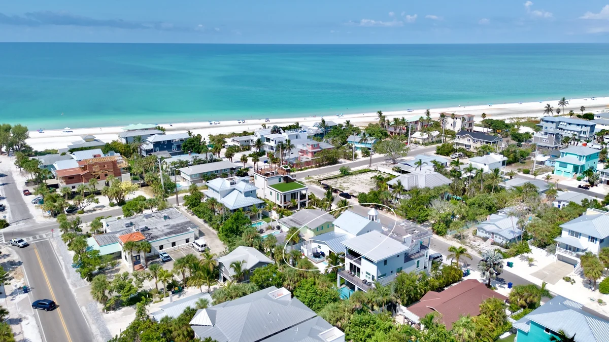 A Charming Beach Cottage on Elm #44