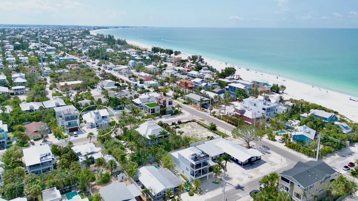 A Charming Beach Cottage on Elm #53