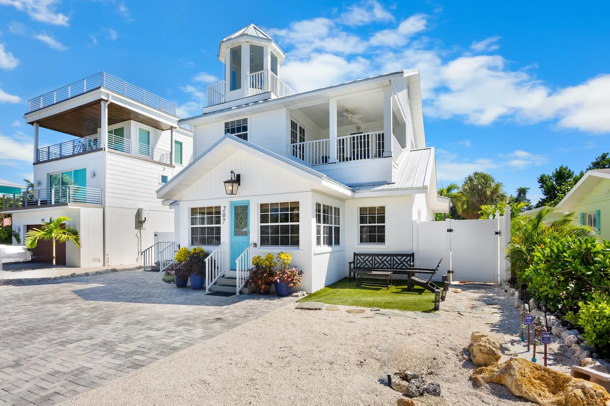A Charming Beach Cottage on Elm #43