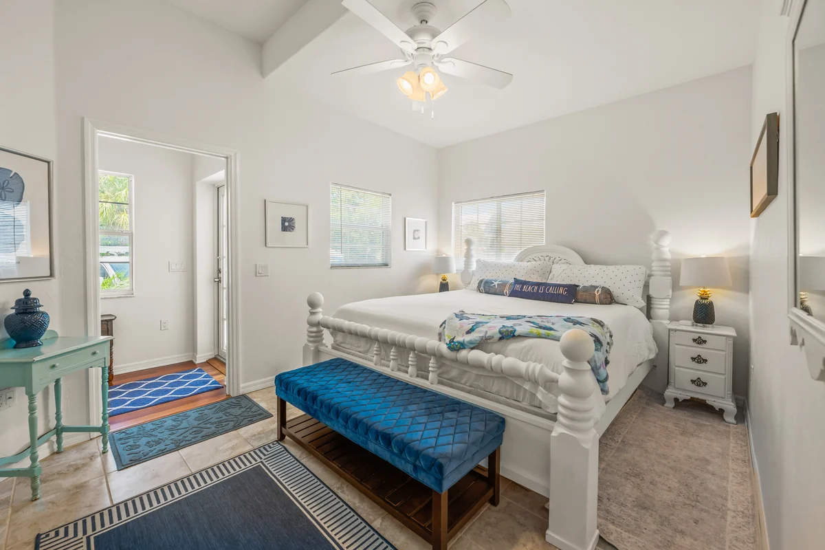 A Charming Beach Cottage on Elm #4
