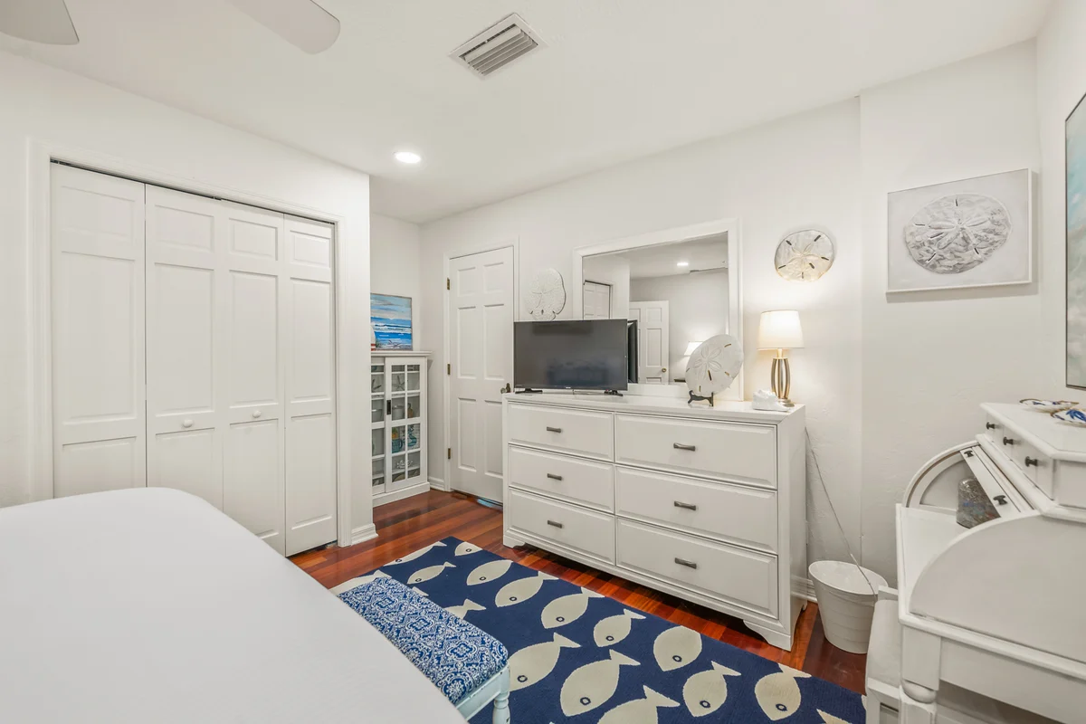 A Charming Beach Cottage on Elm #14