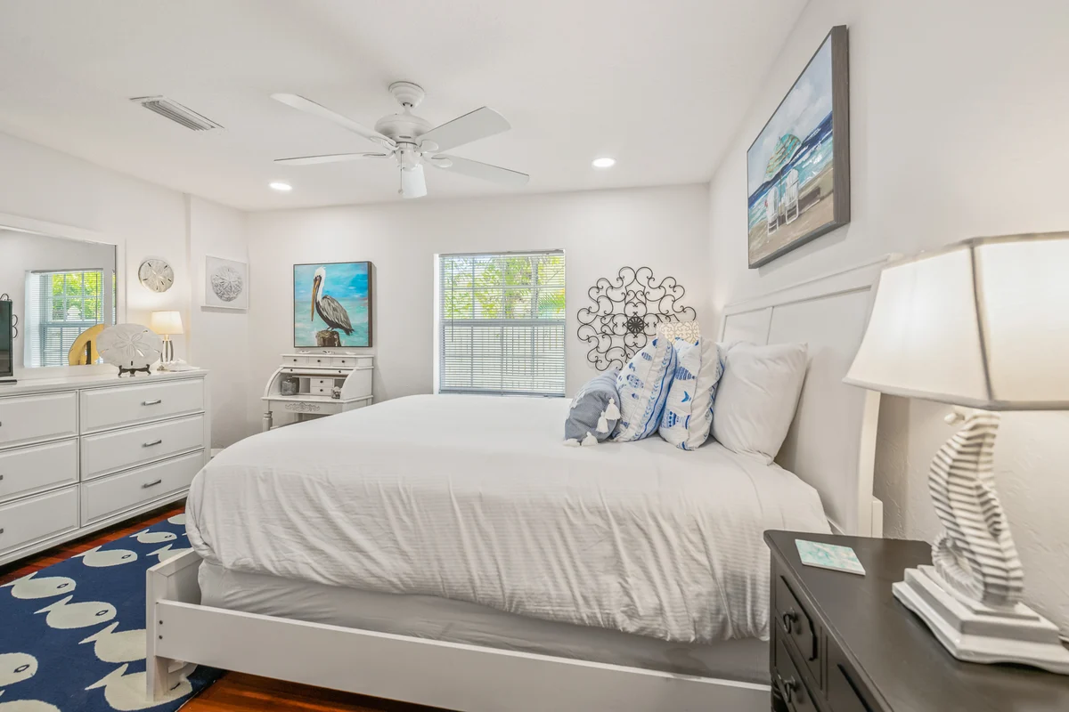 A Charming Beach Cottage on Elm #9