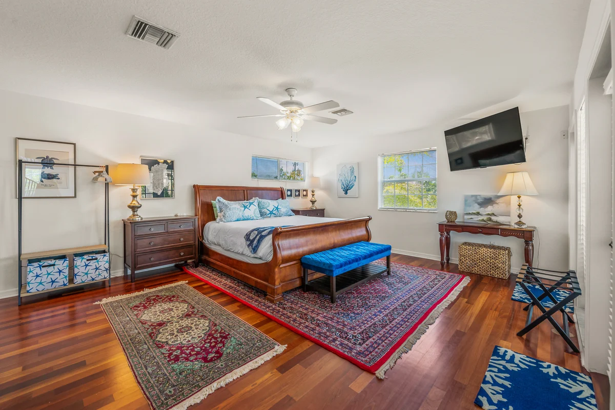 A Charming Beach Cottage on Elm #5
