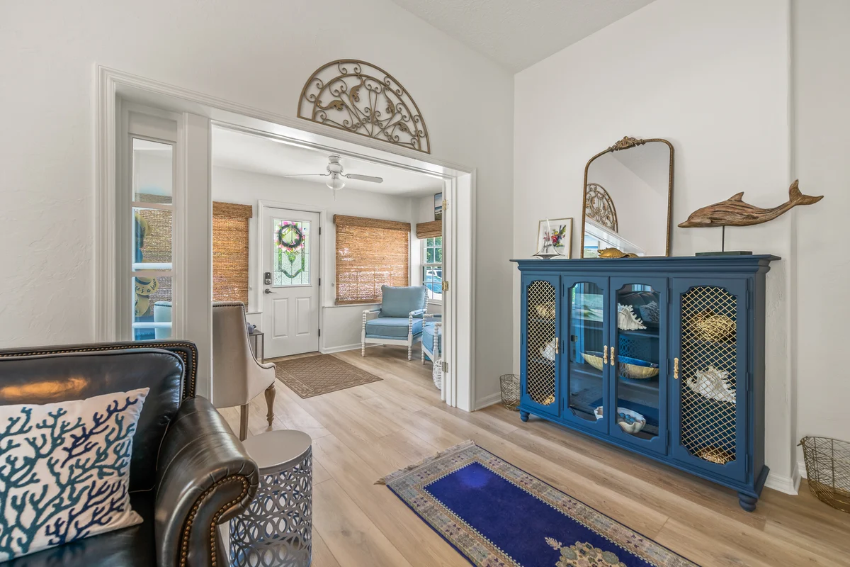 A Charming Beach Cottage on Elm #8