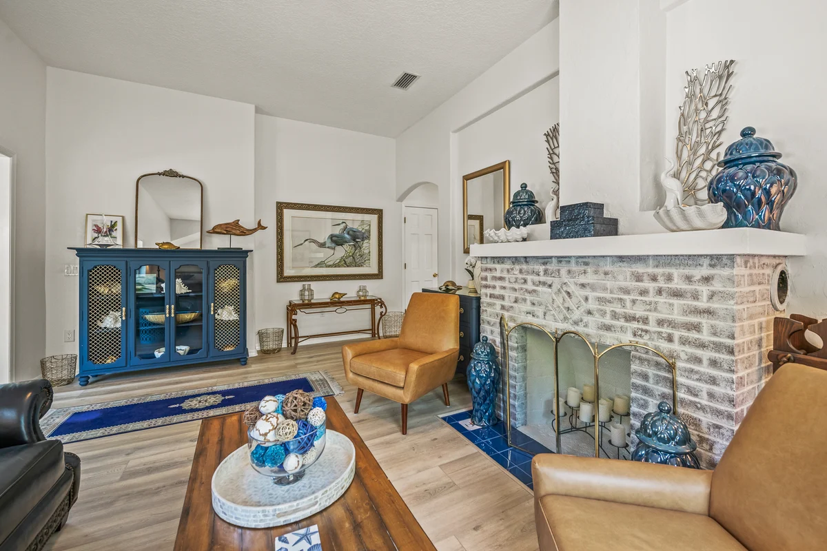 A Charming Beach Cottage on Elm #10