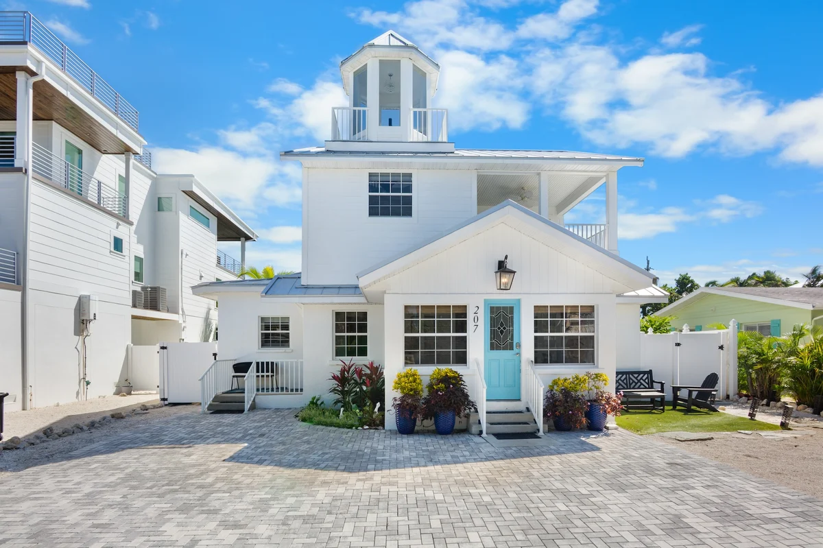 A Charming Beach Cottage on Elm #52