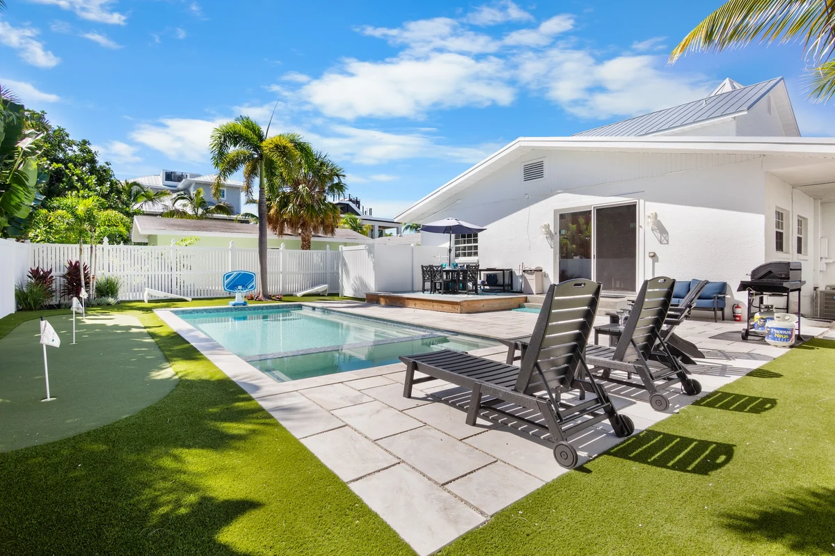 A Charming Beach Cottage on Elm #27