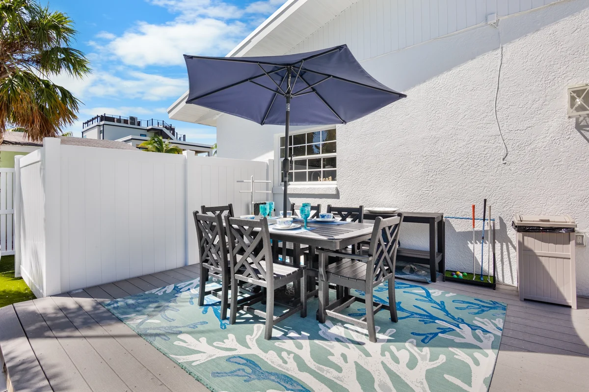 A Charming Beach Cottage on Elm #25