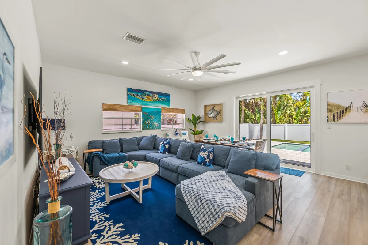 A Charming Beach Cottage on Elm #17