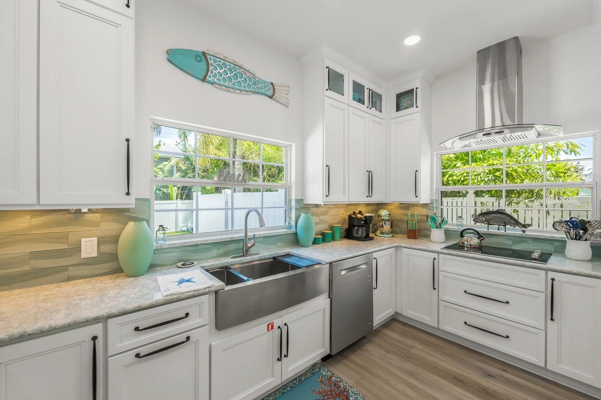 A Charming Beach Cottage on Elm #7