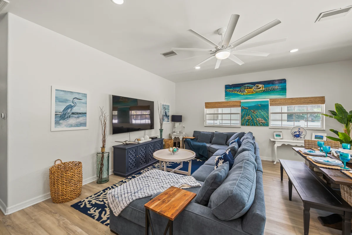 A Charming Beach Cottage on Elm #23