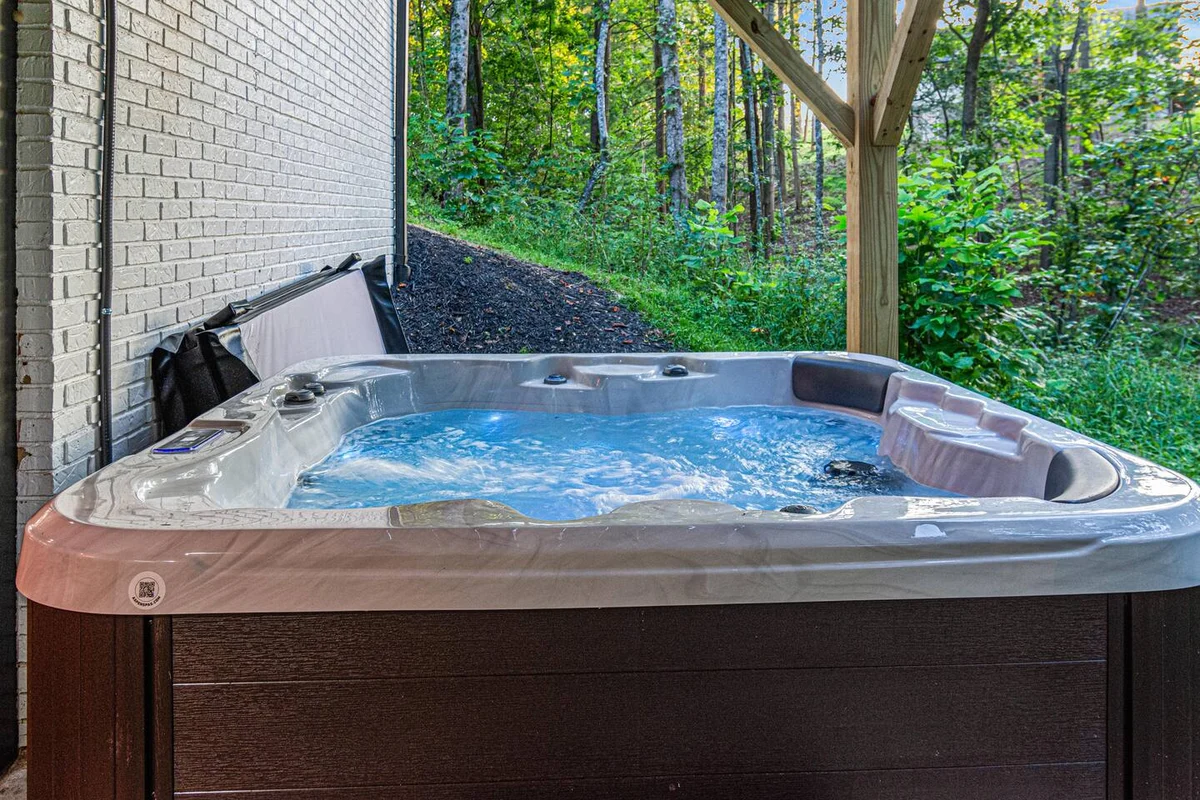 Wooded Oasis, HotTub, Sauna, GameRoom, 15min 2 AVL #77