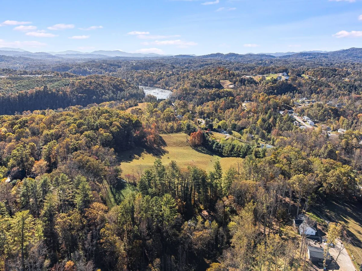 Wooded Oasis, HotTub, Sauna, GameRoom, 15min 2 AVL #108