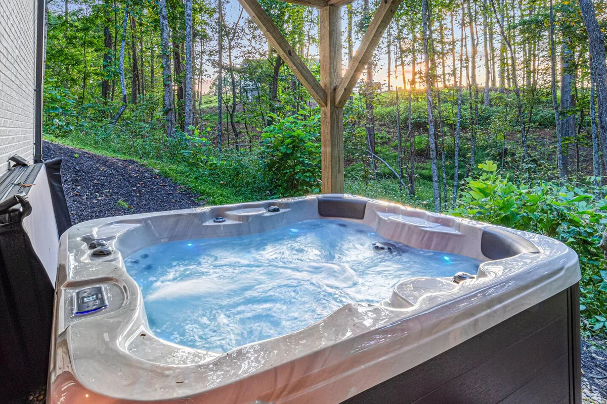 Wooded Oasis, HotTub, Sauna, GameRoom, 15min 2 AVL #137