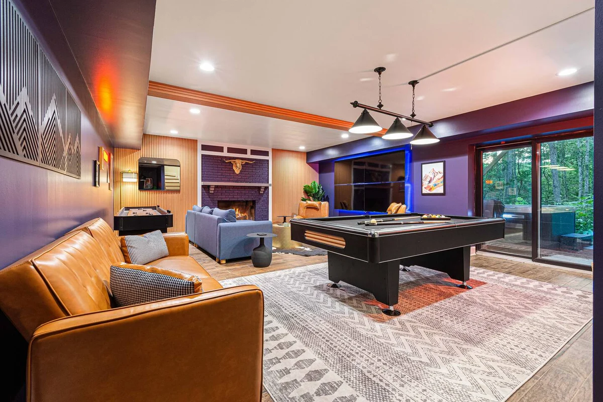 Wooded Oasis, HotTub, Sauna, GameRoom, 15min 2 AVL #159