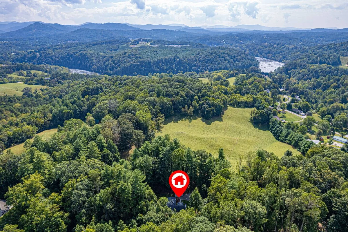 Wooded Oasis, HotTub, Sauna, GameRoom, 15min 2 AVL #130