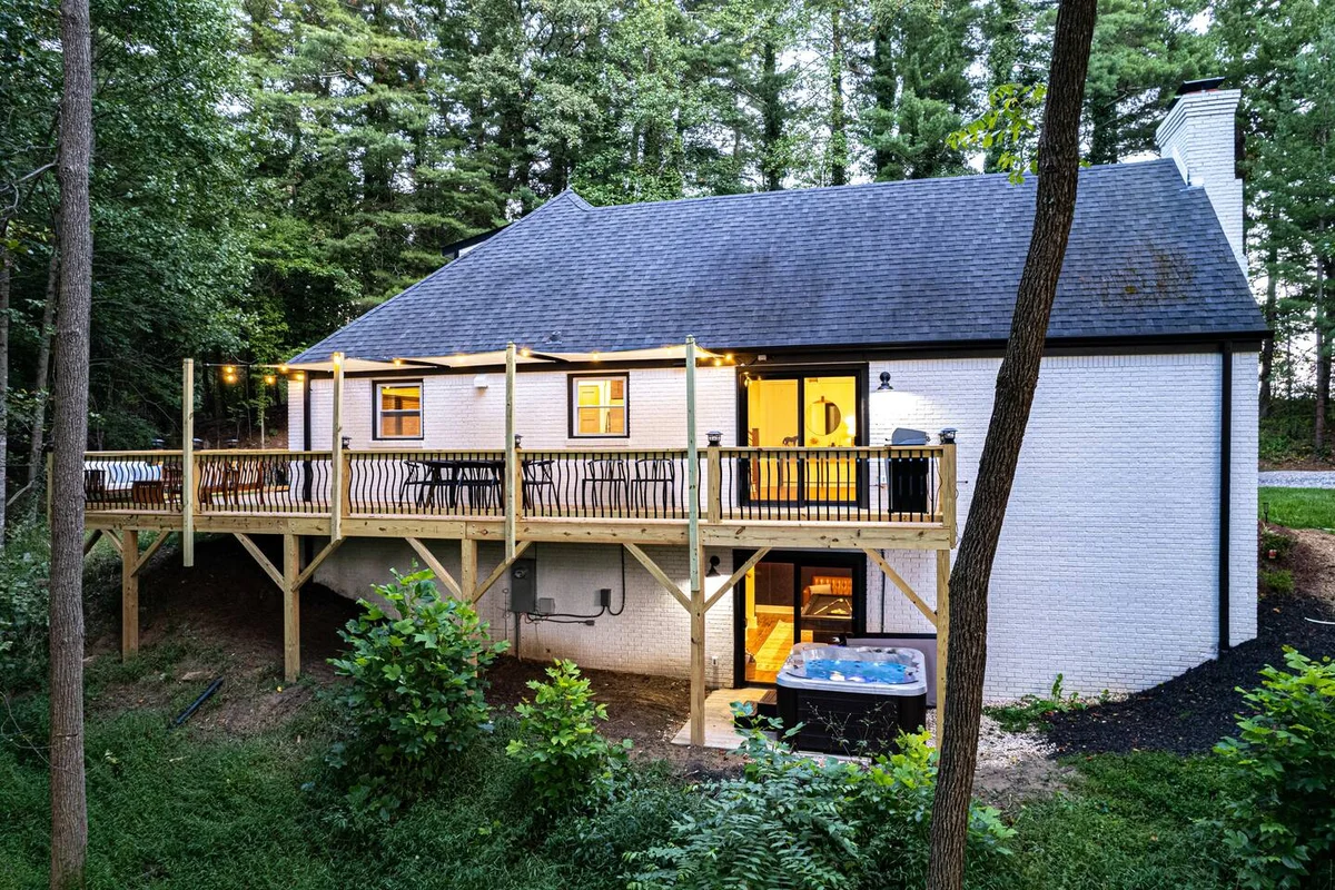 Wooded Oasis, HotTub, Sauna, GameRoom, 15min 2 AVL #155