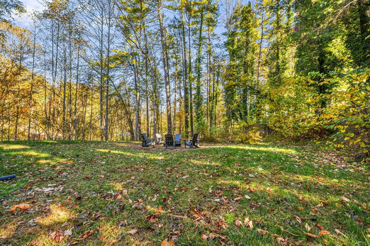 Wooded Oasis, HotTub, Sauna, GameRoom, 15min 2 AVL #233