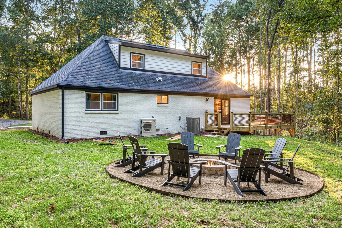 Wooded Oasis, HotTub, Sauna, GameRoom, 15min 2 AVL #193