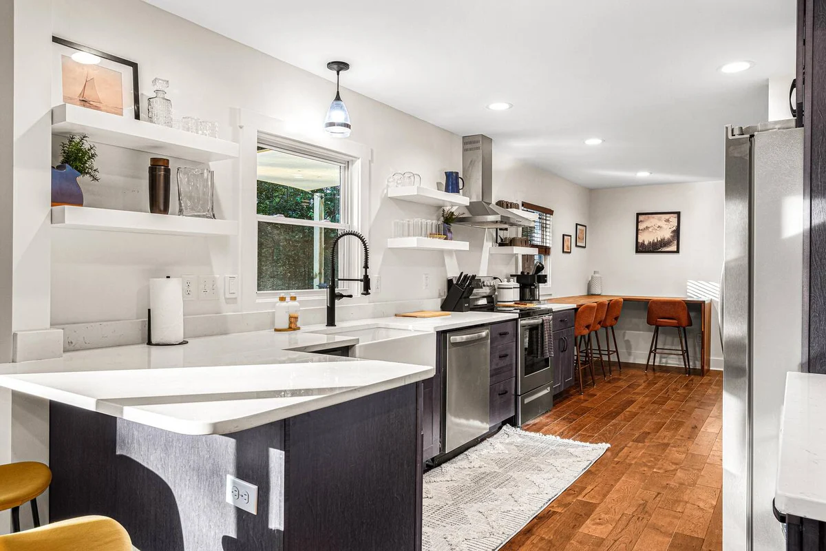 Wooded Oasis, HotTub, Sauna, GameRoom, 15min 2 AVL #242