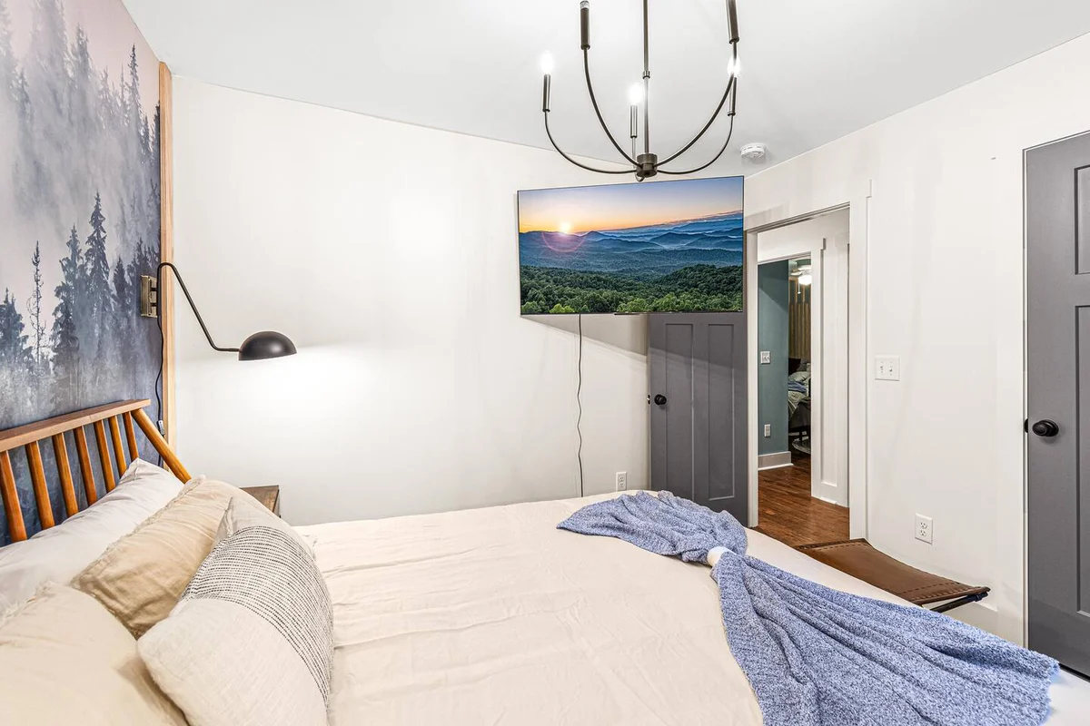 Wooded Oasis, HotTub, Sauna, GameRoom, 15min 2 AVL #166