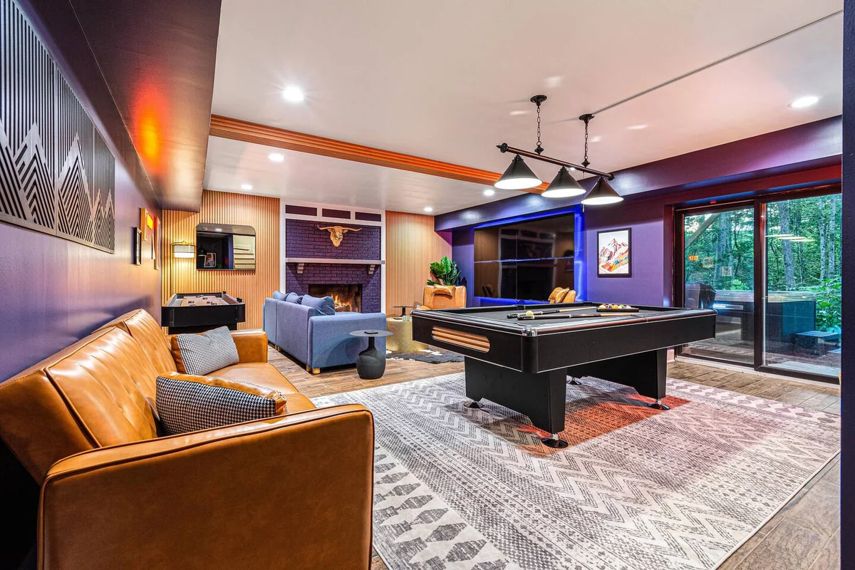 Wooded Oasis, HotTub, Sauna, GameRoom, 15min 2 AVL #231