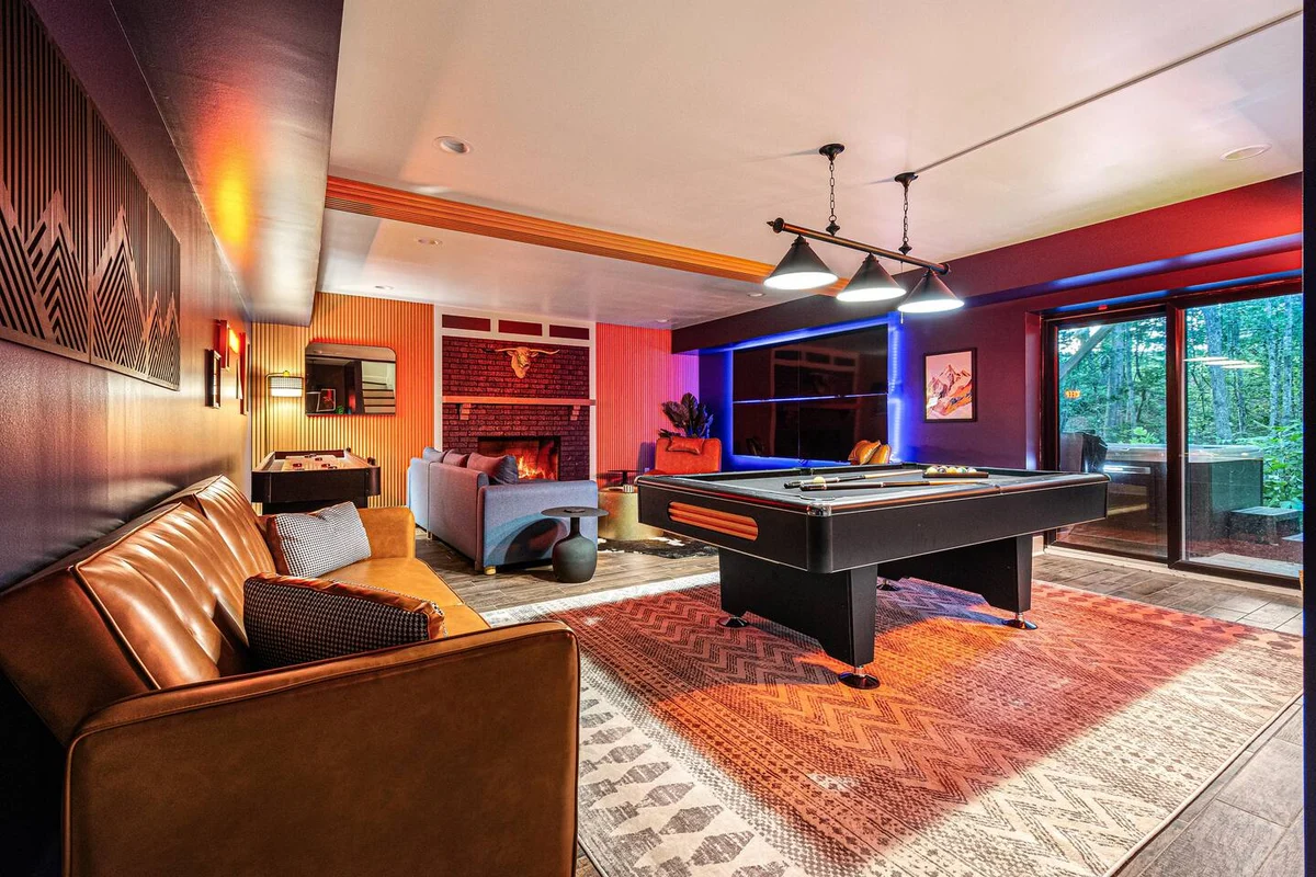 Wooded Oasis, HotTub, Sauna, GameRoom, 15min 2 AVL #167