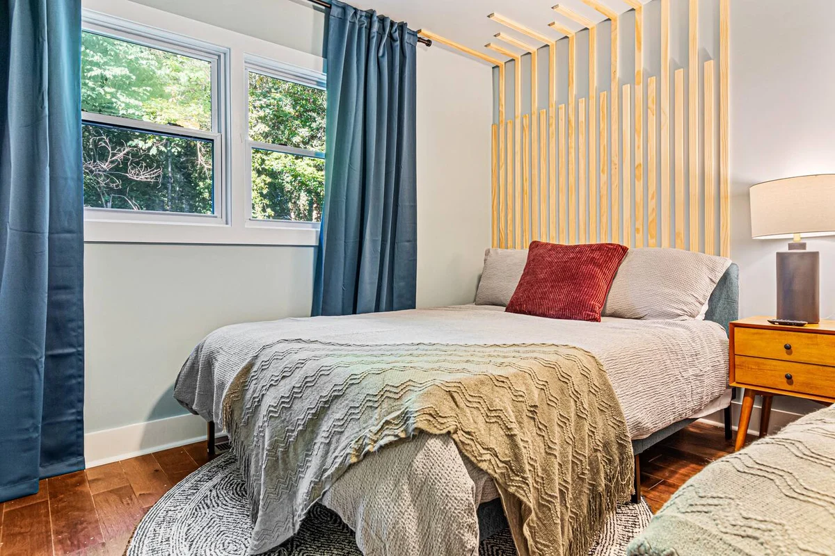 Wooded Oasis, HotTub, Sauna, GameRoom, 15min 2 AVL #211