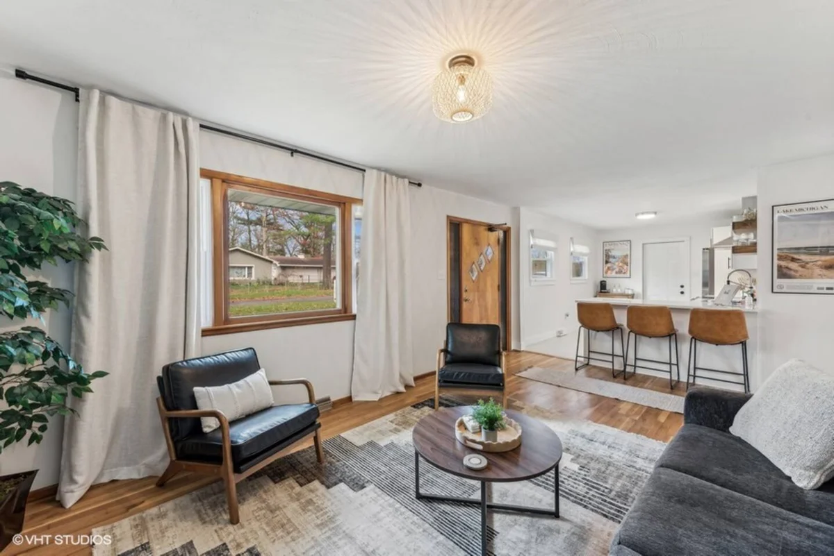 Blocks to Town, Game Room, Firepit, Huge Backyard #8