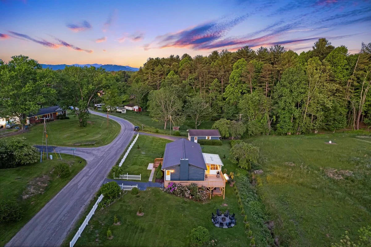 Sauna & Hot Tub Chalet with Game Room, 6BR #54