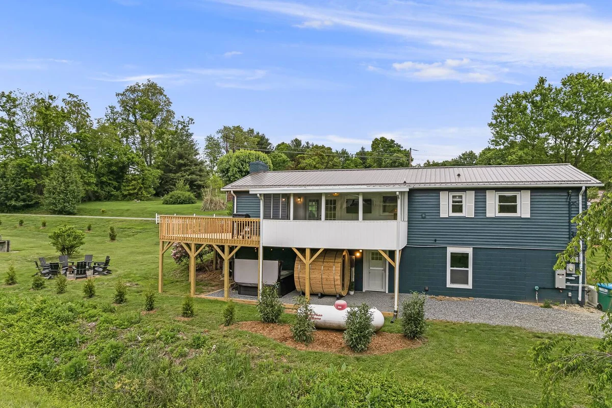 Sauna & Hot Tub Chalet with Game Room, 6BR #167