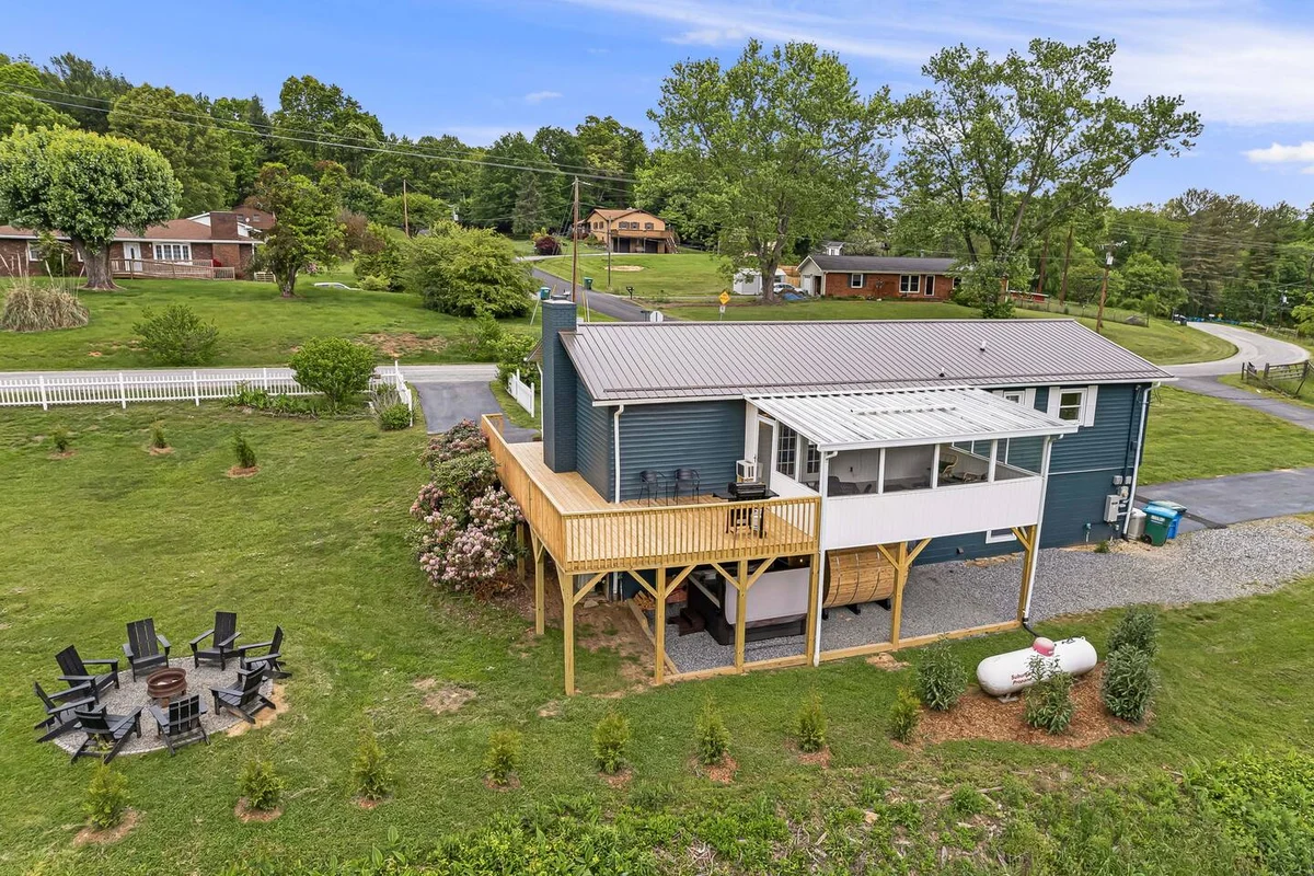 Sauna & Hot Tub Chalet with Game Room, 6BR #100