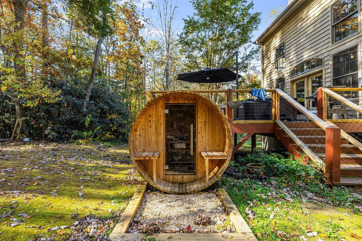 Epic BnB:GolfSim, Theatre, Speakeasy, Sauna+Hottub #104