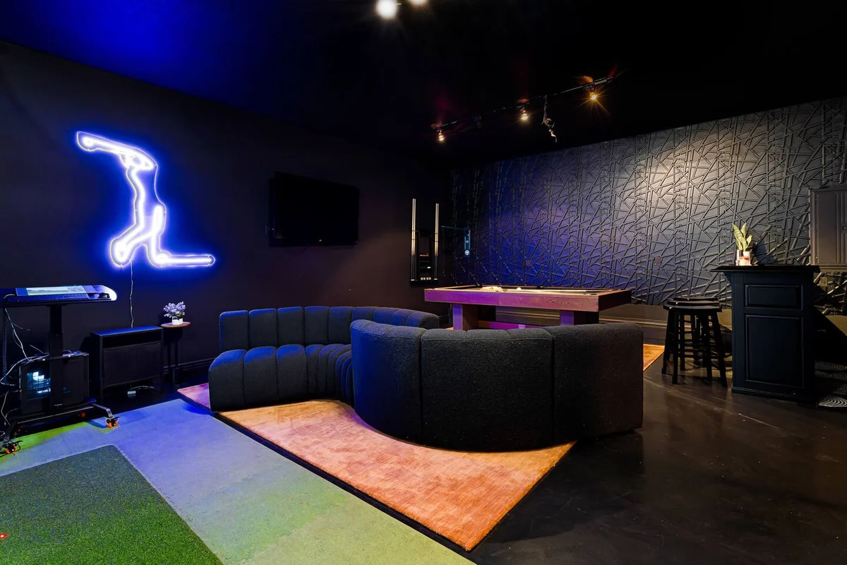 Epic BnB:GolfSim, Theatre, Speakeasy, Sauna+Hottub #167
