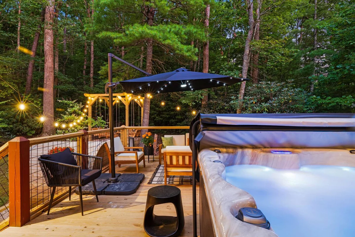 Epic BnB:GolfSim, Theatre, Speakeasy, Sauna+Hottub #175