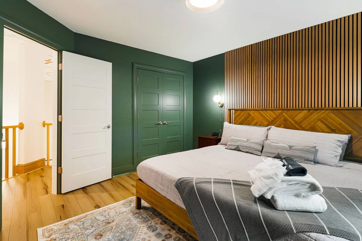 Epic BnB:GolfSim, Theatre, Speakeasy, Sauna+Hottub #193