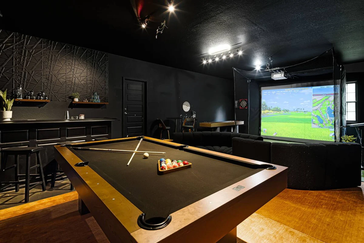 Epic BnB:GolfSim, Theatre, Speakeasy, Sauna+Hottub #226