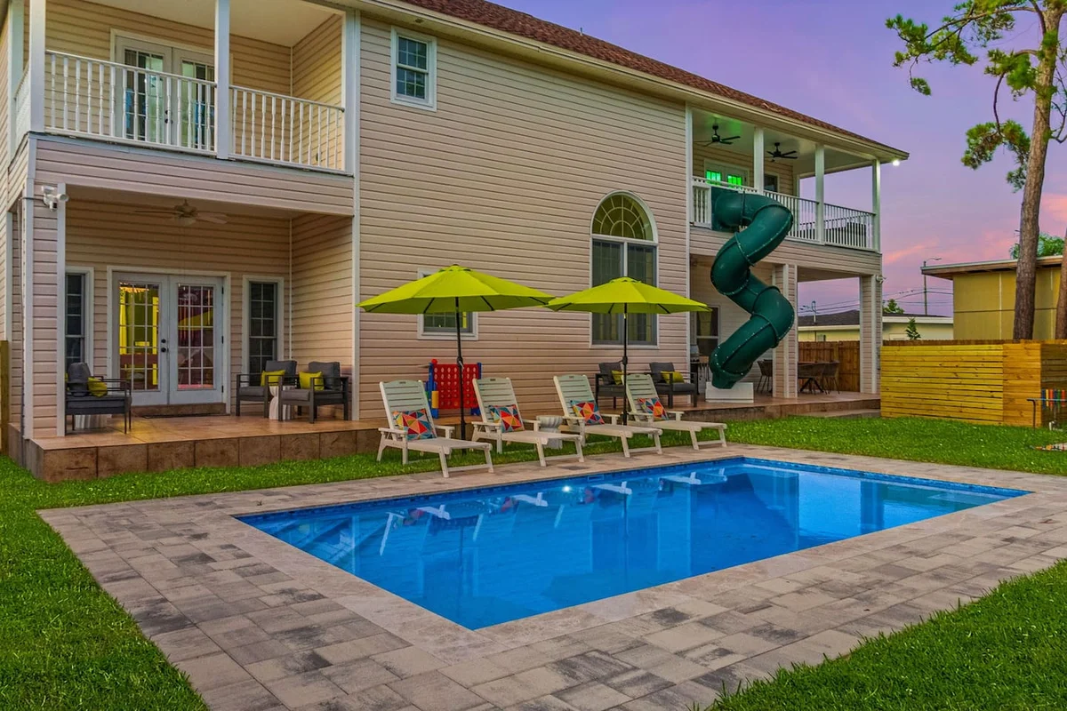 Sleeps21 7BR Beach Estate: Pool, Slide, Golf Sim #29