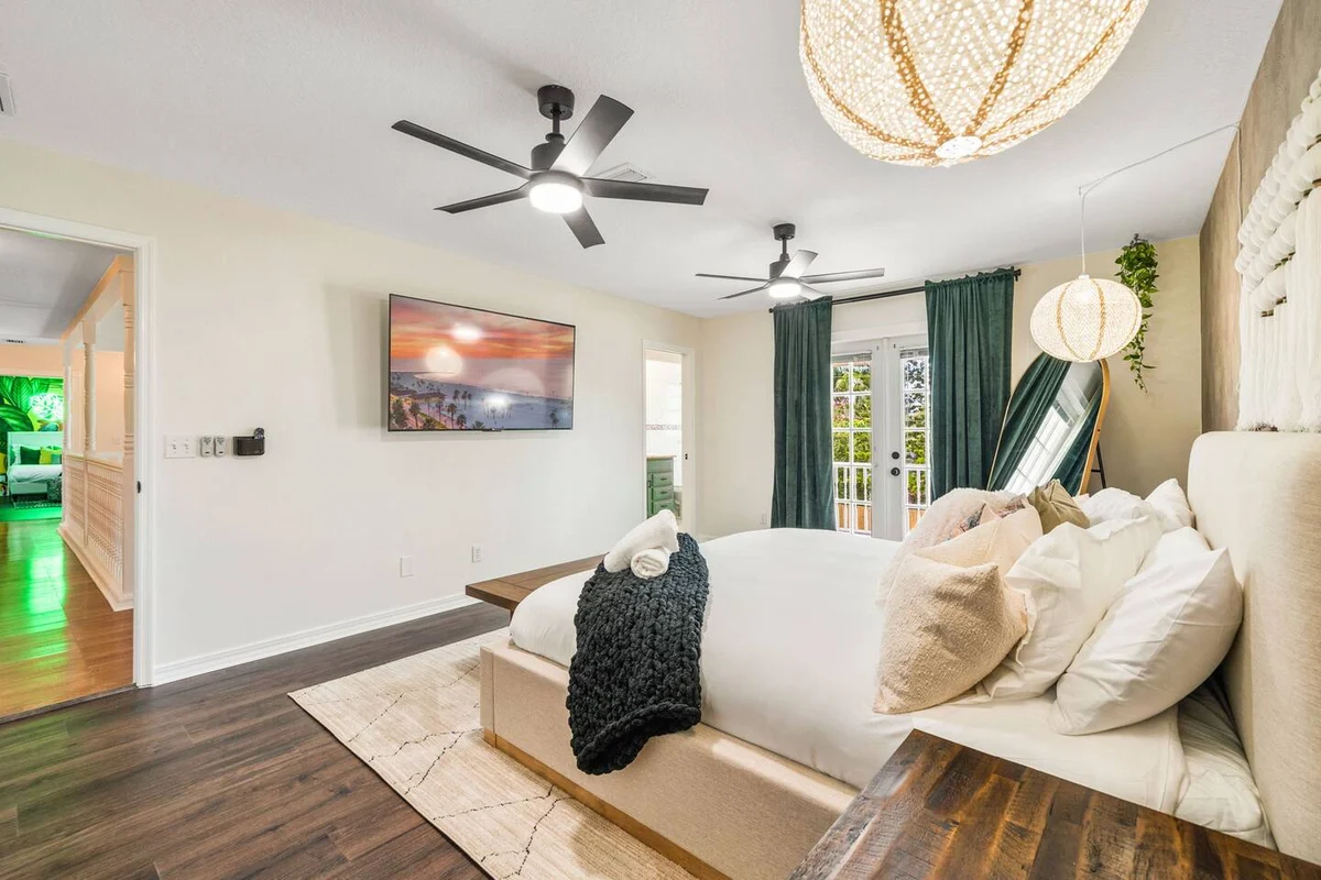 Sleeps21 7BR Beach Estate: Pool, Slide, Golf Sim #77