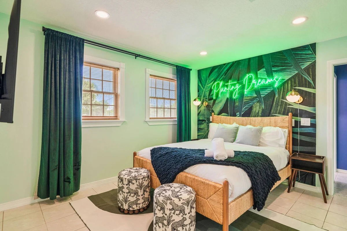 Sleeps21 7BR Beach Estate: Pool, Slide, Golf Sim #140