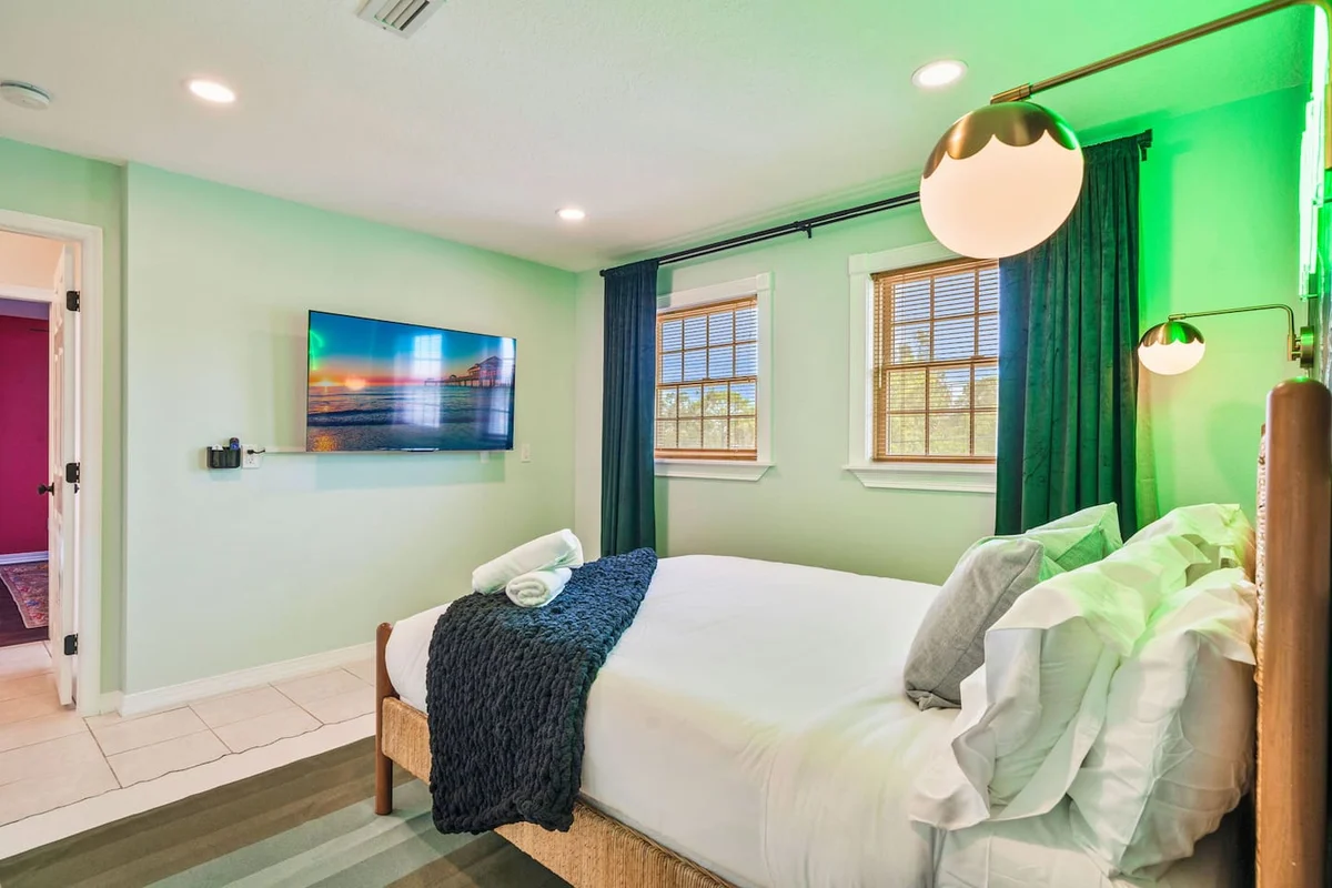 Sleeps21 7BR Beach Estate: Pool, Slide, Golf Sim #200
