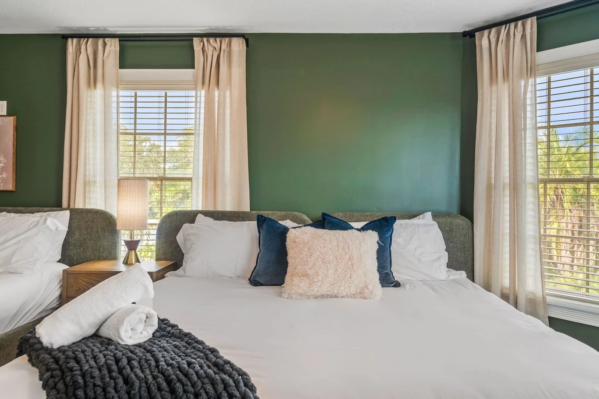 Sleeps21 7BR Beach Estate: Pool, Slide, Golf Sim #202