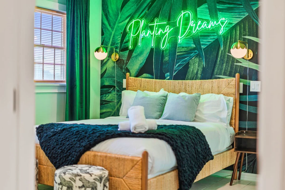 Sleeps21 7BR Beach Estate: Pool, Slide, Golf Sim #134