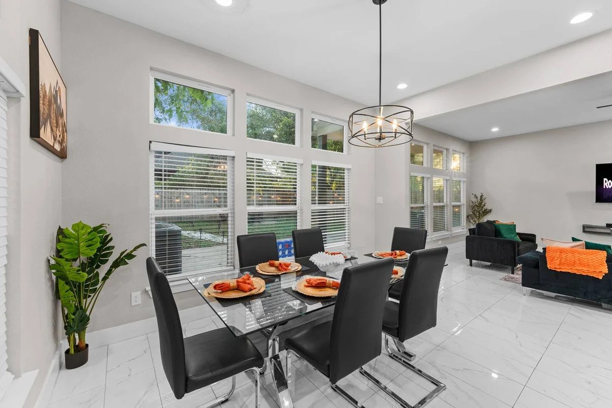 Lux, Backyard Fenced 4 Pets, Firepit, Exec Desk #33