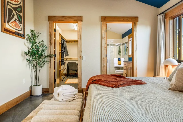 BEDROOM image 1