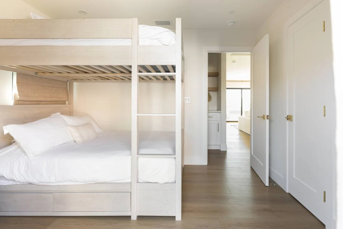 Bedroom 1 image 1