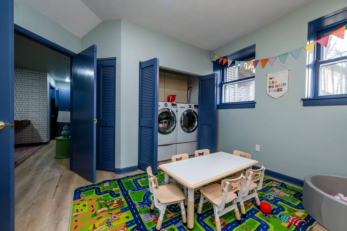 SchoolHouse now Lux BNB! Gym, Sauna, HotTub, GameRoom #22